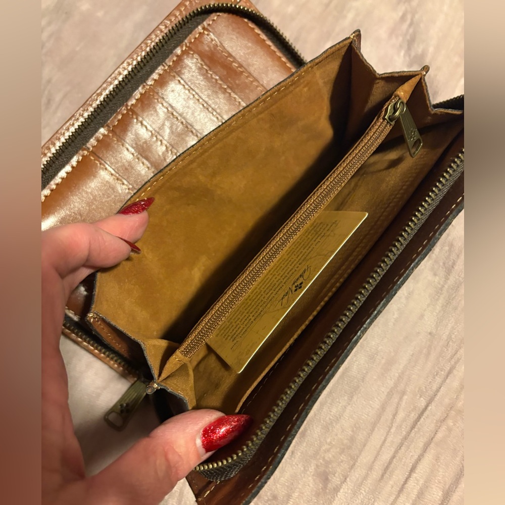 Patricia Nash Azario Leather Crossbody Organizer Wallet - Picture 7 of 11